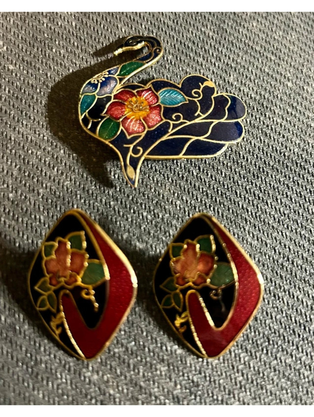 Vintage swan pendant & earrings